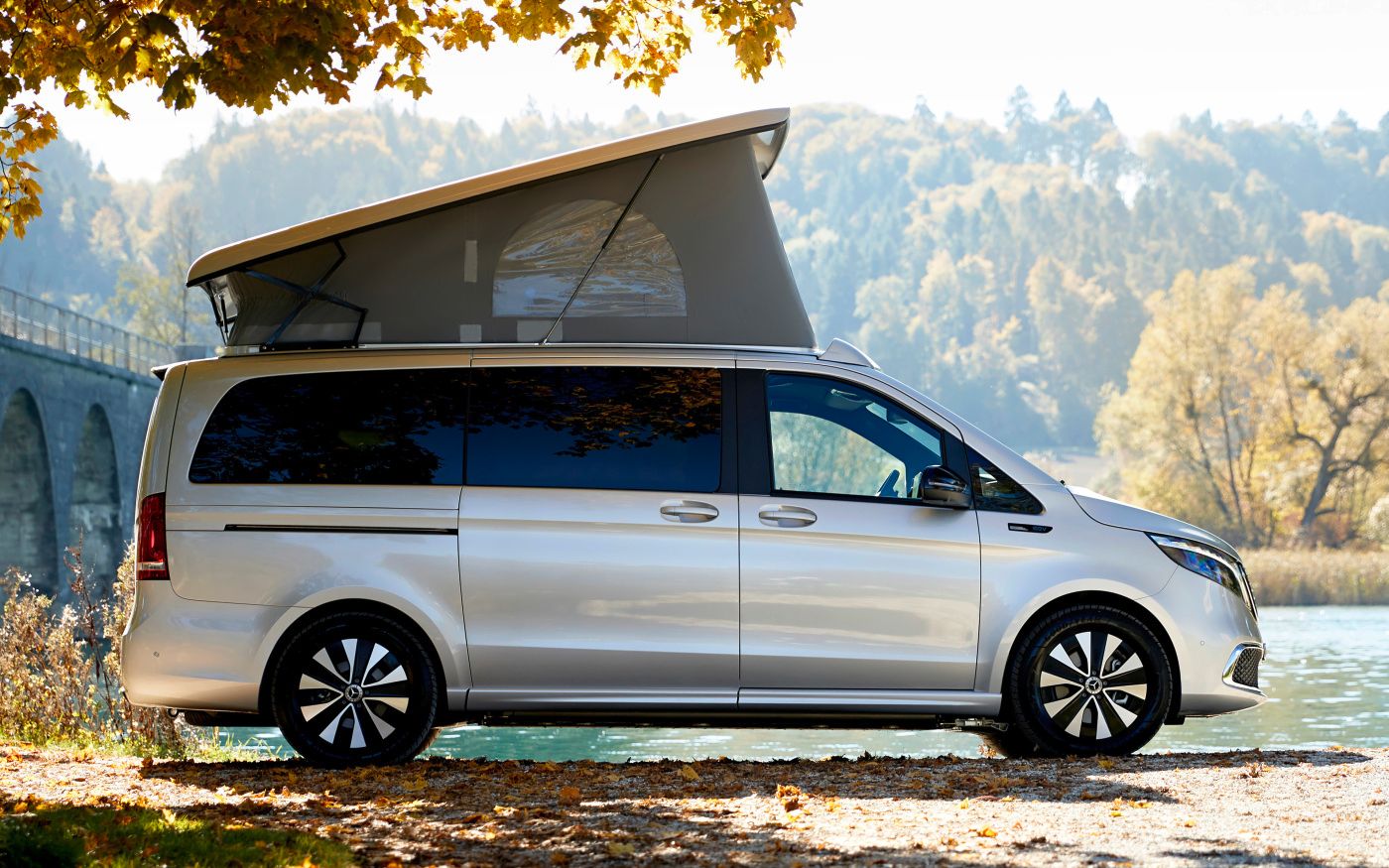 mpv和房车的组合体!奔驰eqv露营版带折叠床,冰箱,是你的菜吗