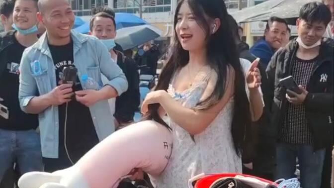 网红艳艳娃来龙华汽车站拍vlog,三和老哥们都兴奋极了