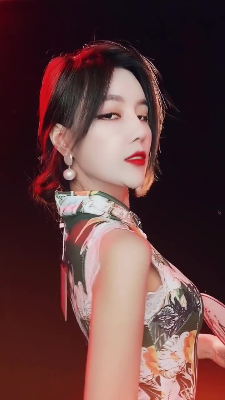 见过穿旗袍的妲己吗?