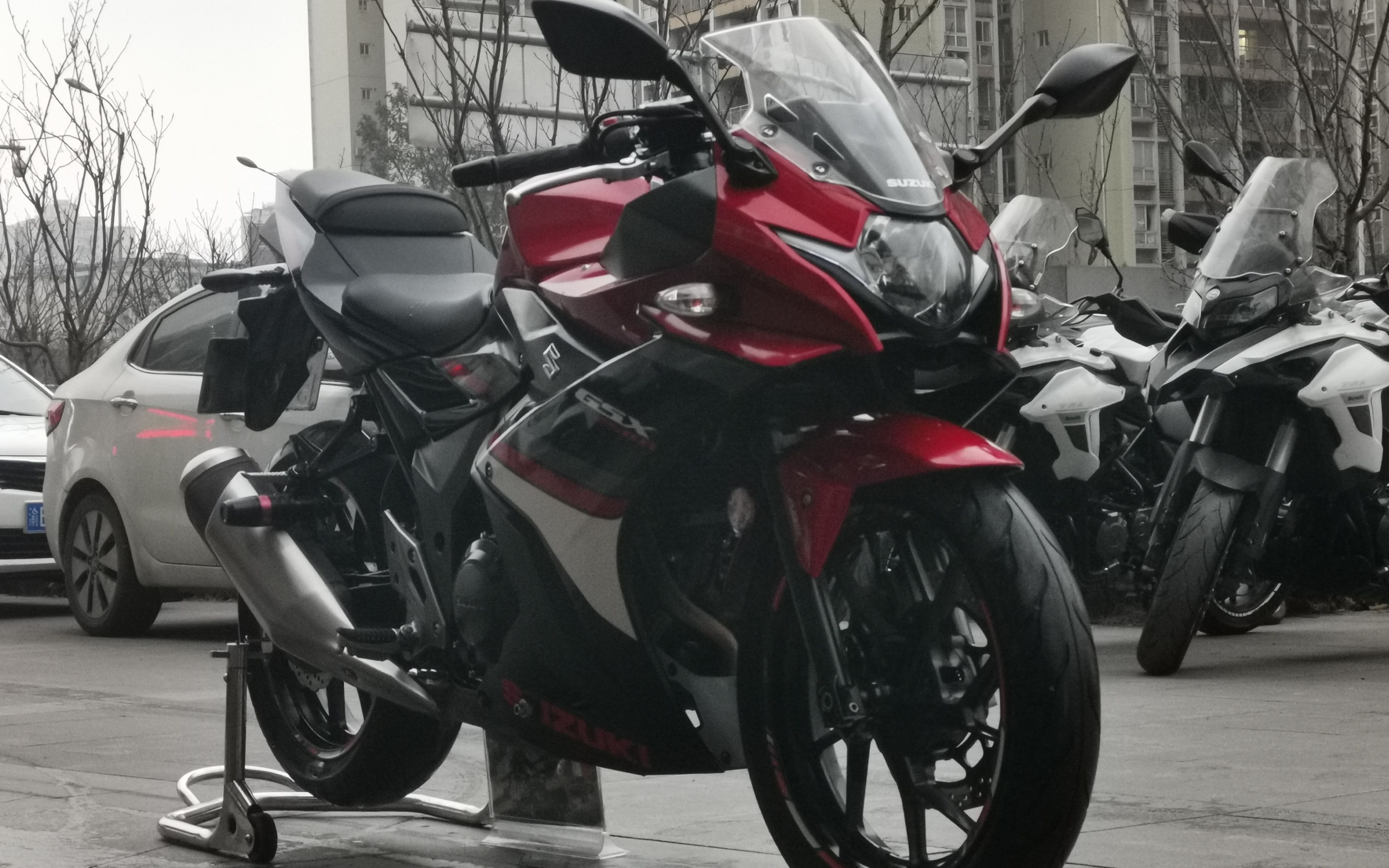 性价比很高的一款新手入门仿赛铃木gsx250ra