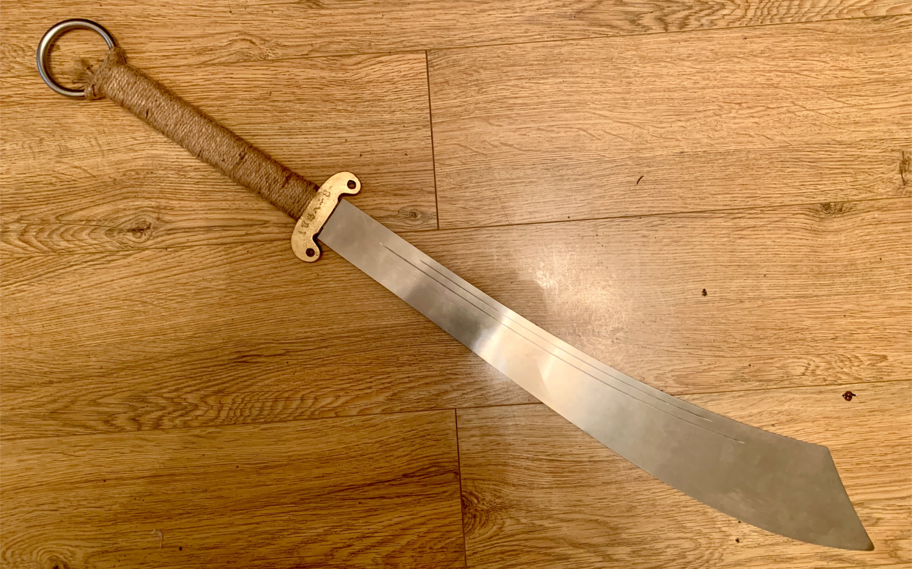 又入了一款抗战大刀 这款大刀与历史上真实的抗战大刀较为接近 感觉不