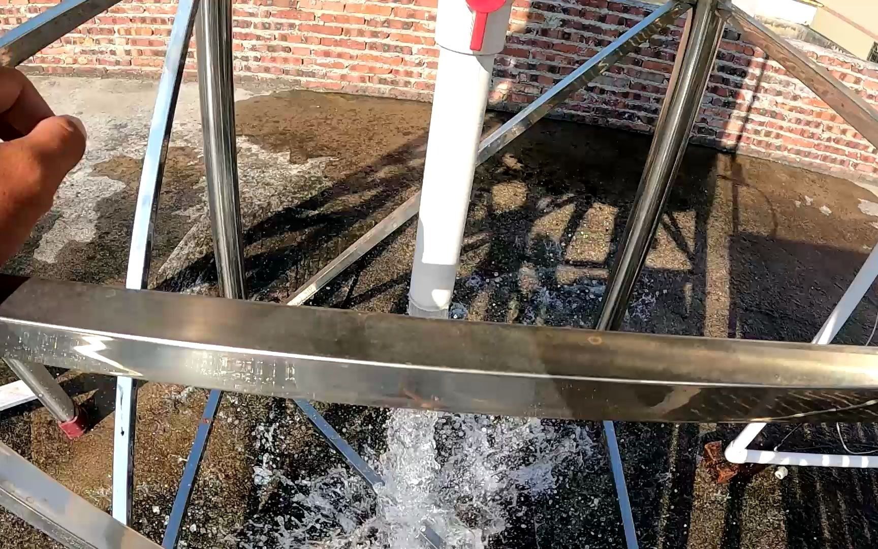 老家农村自动上水的水箱构造,用的是井水,半年了竟然没生青苔_哔哩