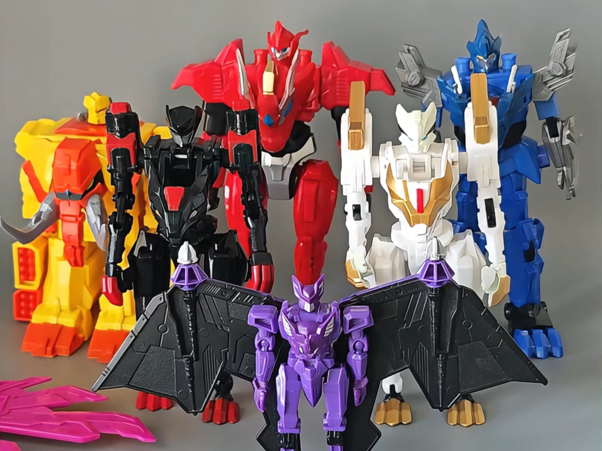 奥迪双钻超兽武装超兽神七合体玩具