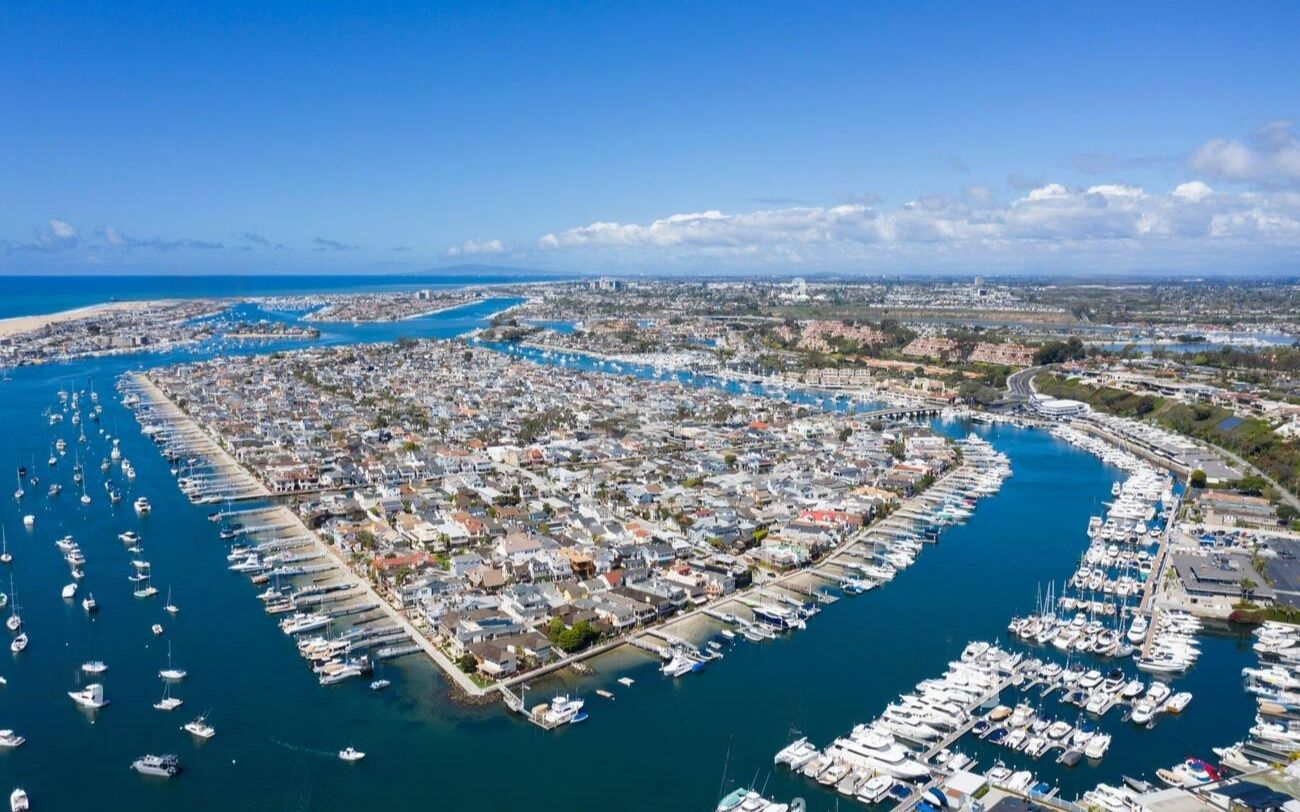 航拍纽波特比奇城市balboa岛