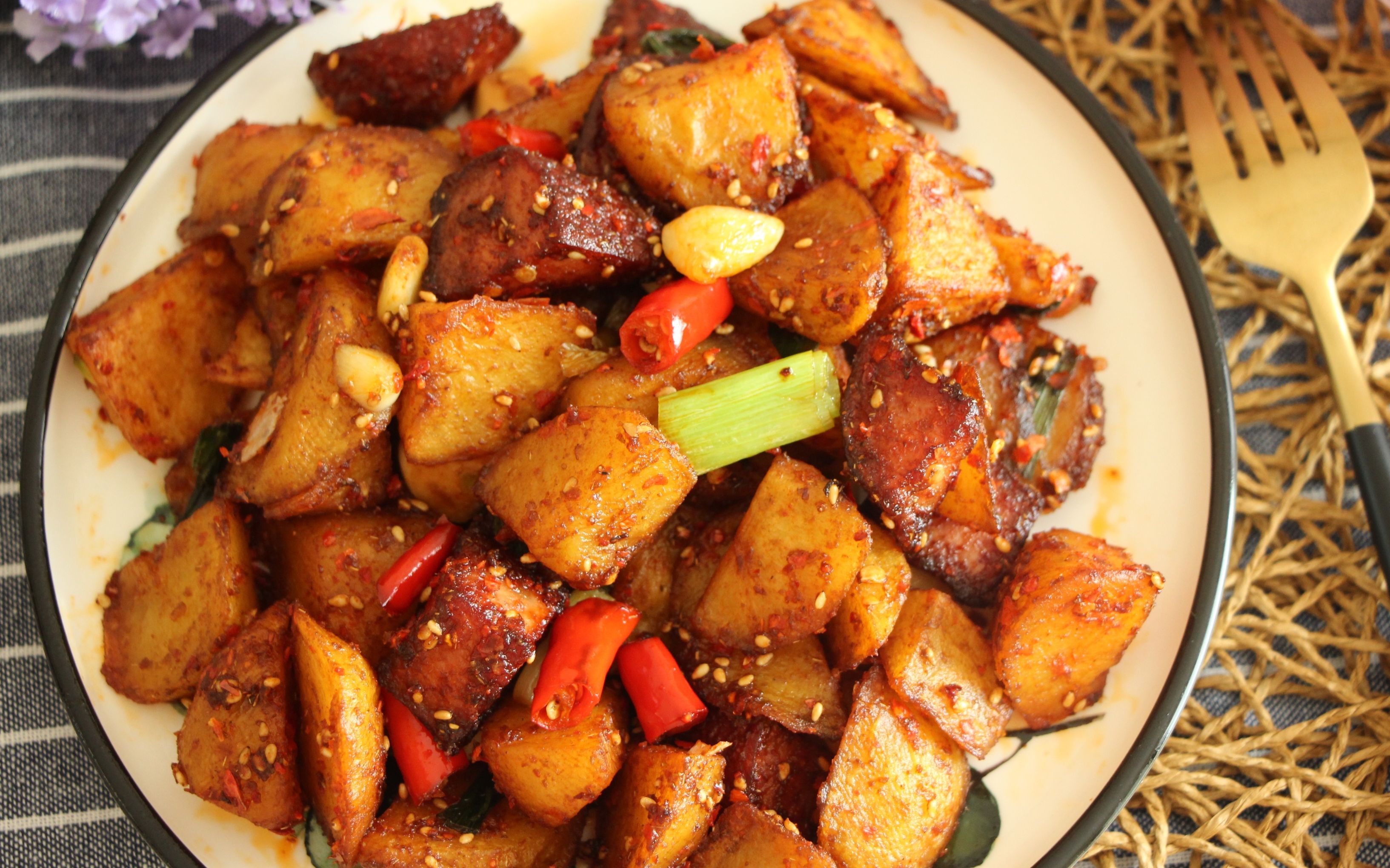 火爆的路边摊锅巴土豆,在家就可以做,想吃再也不用排队买了_哔哩哔哩