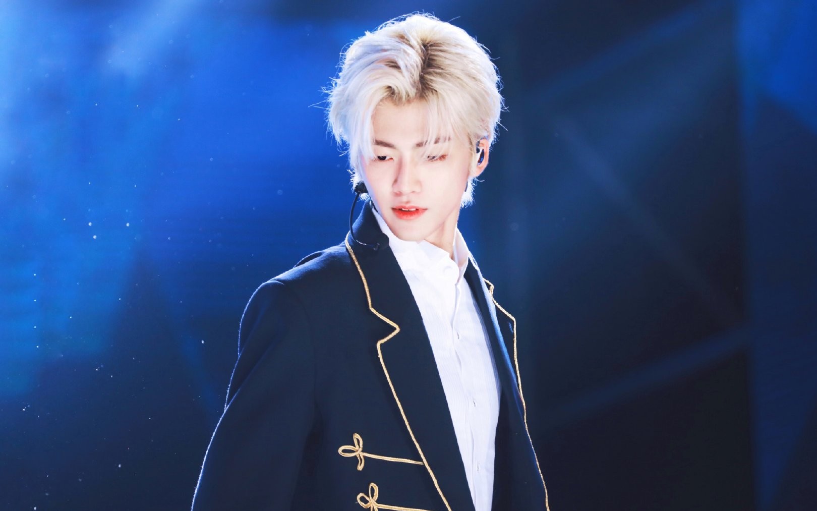 【罗渽民】190901boom学院风制服focus饭拍_哔哩哔哩 (゜-゜)つロ