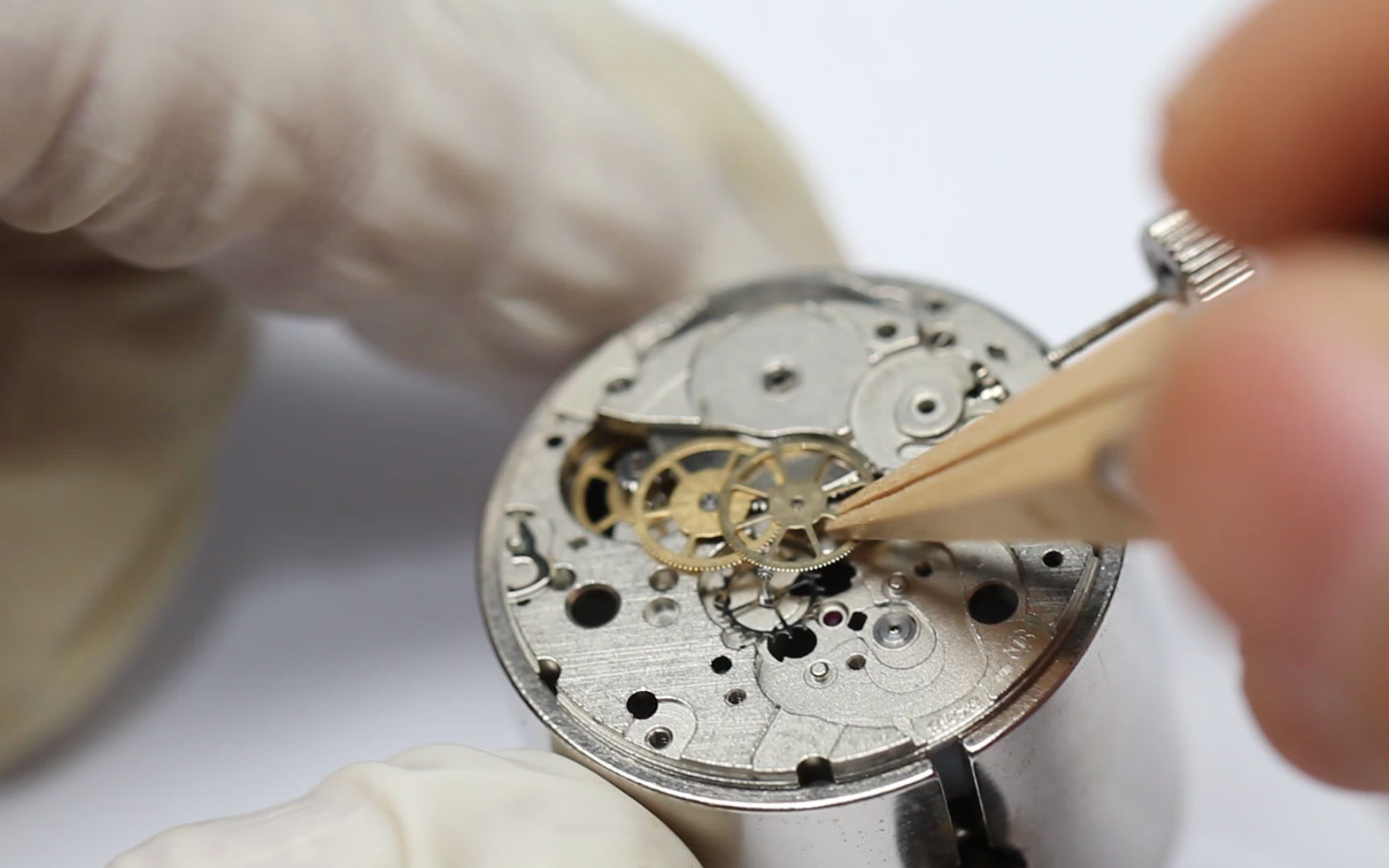 英纳格修表保养中心