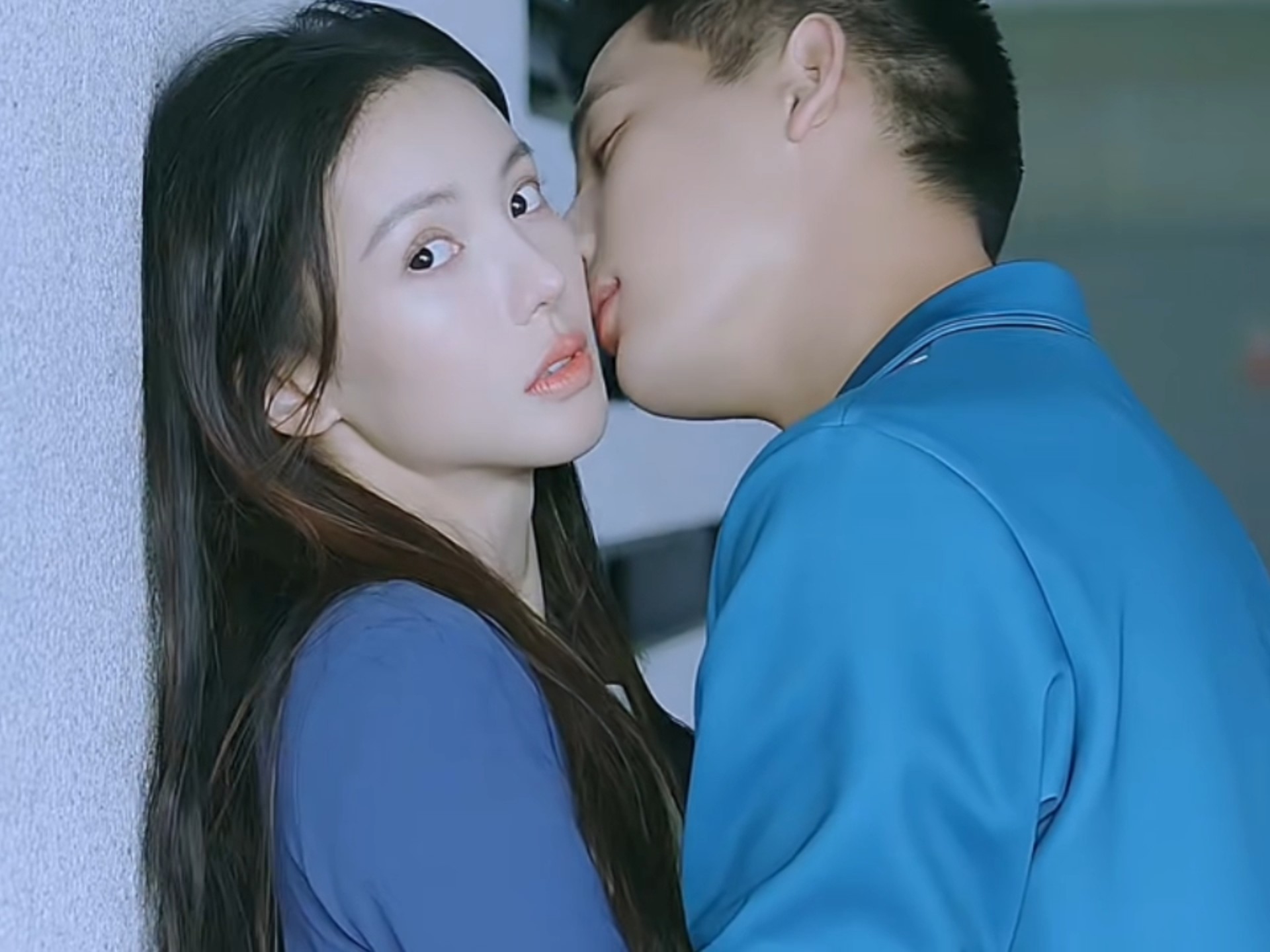 金晨接吻戏,亲的好激烈