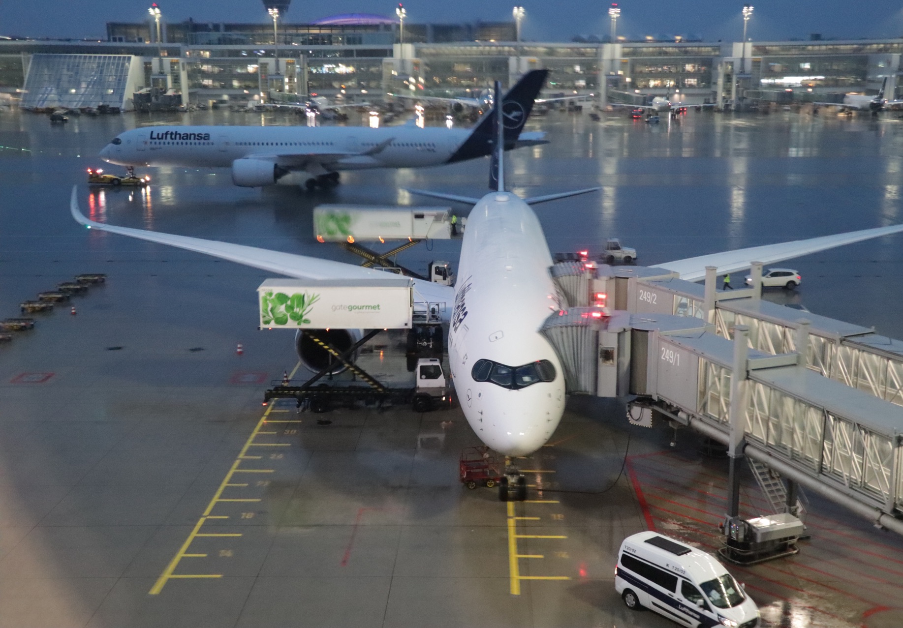 【航空】汉莎航空的下一个旗舰机型——LH727上海浦东慕尼黑新舱359飞行体验哔哩哔哩bilibili