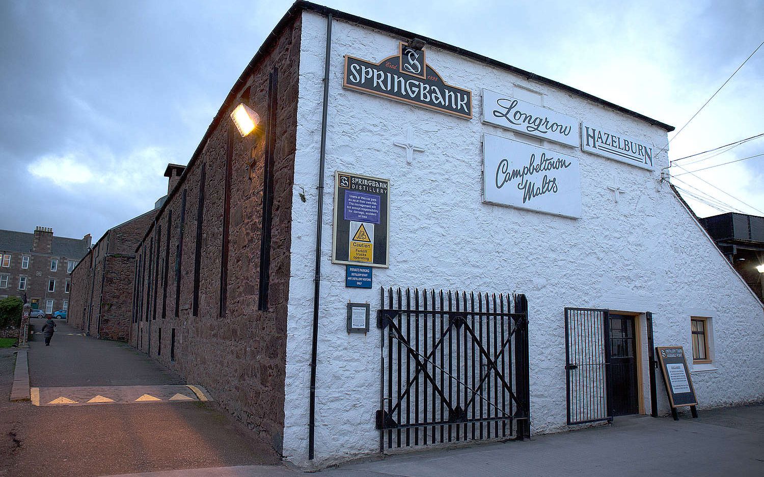 【游记】在云顶威士忌蒸馏厂制作威士忌Making Whisky in Scotland at Springbank Distillery哔哩哔哩bilibili