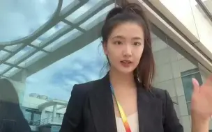 Video herunterladen: 我就是那个被董明珠选中的22岁女孩。