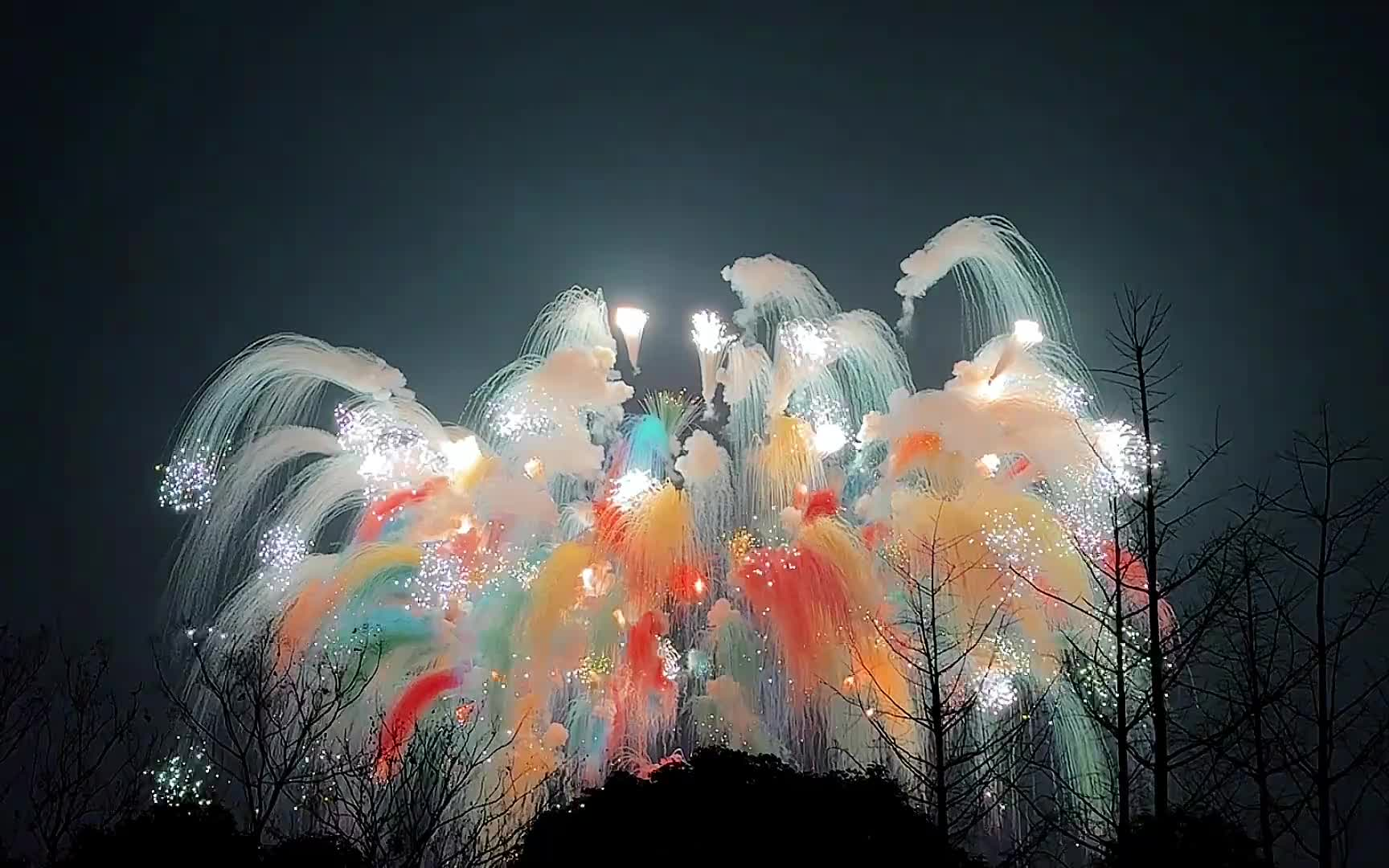 春晚长沙分会场烟花表演,美得似油画