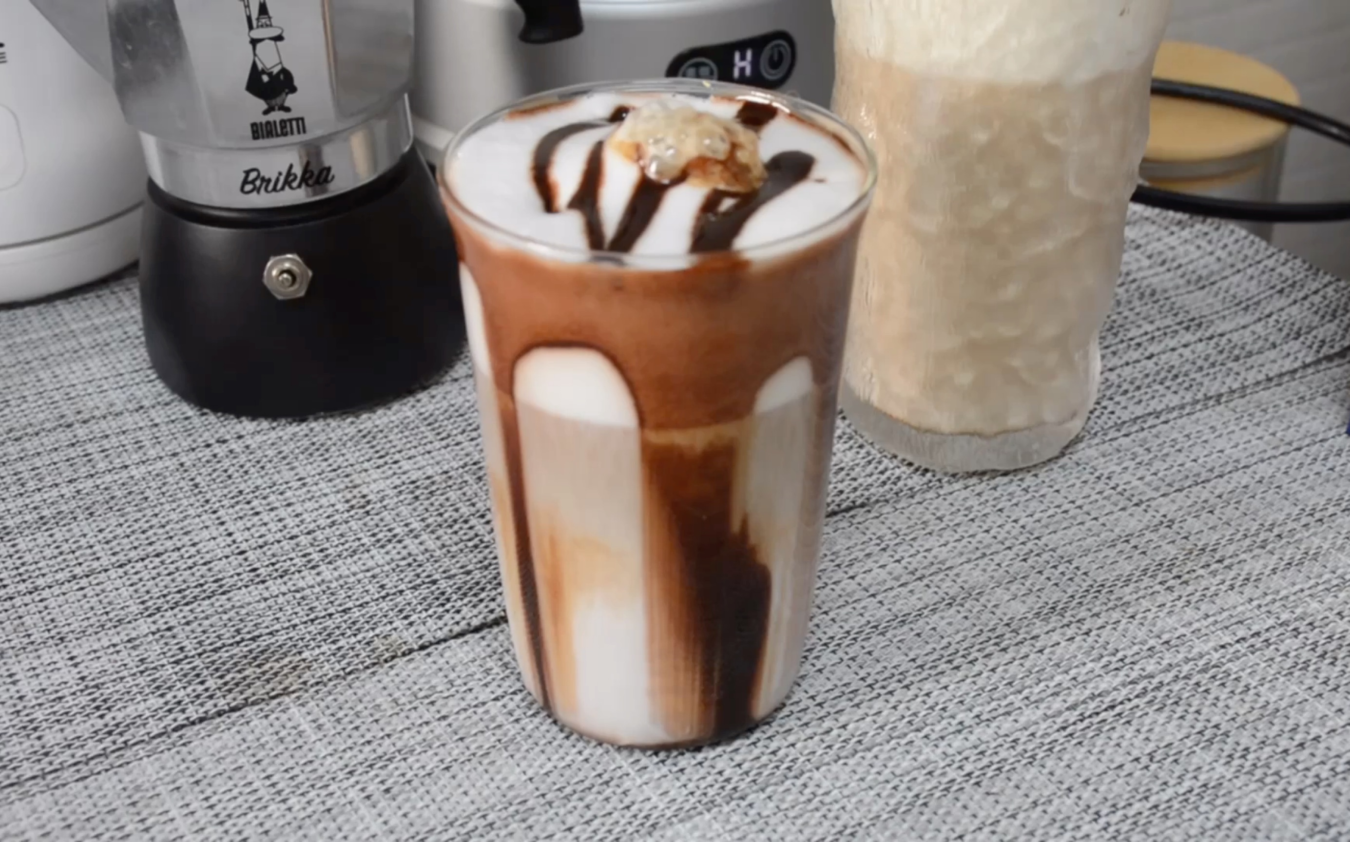 咖啡制作 vlog-1 海盐厚乳拿铁 生耶摩卡 摩卡壶 家庭自制 十分钟快手