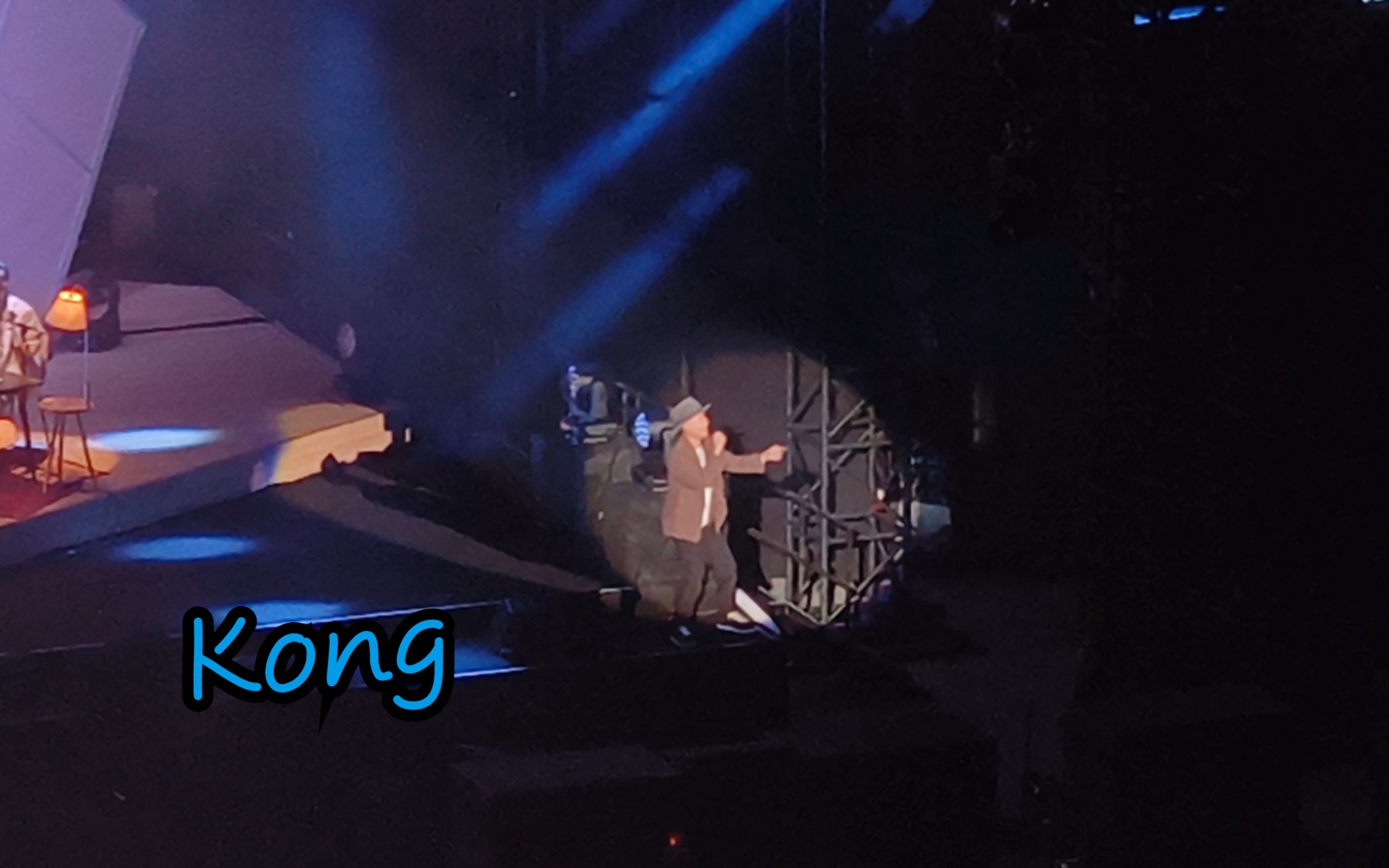 "金刚跟美女恋上"——侧田《kong》