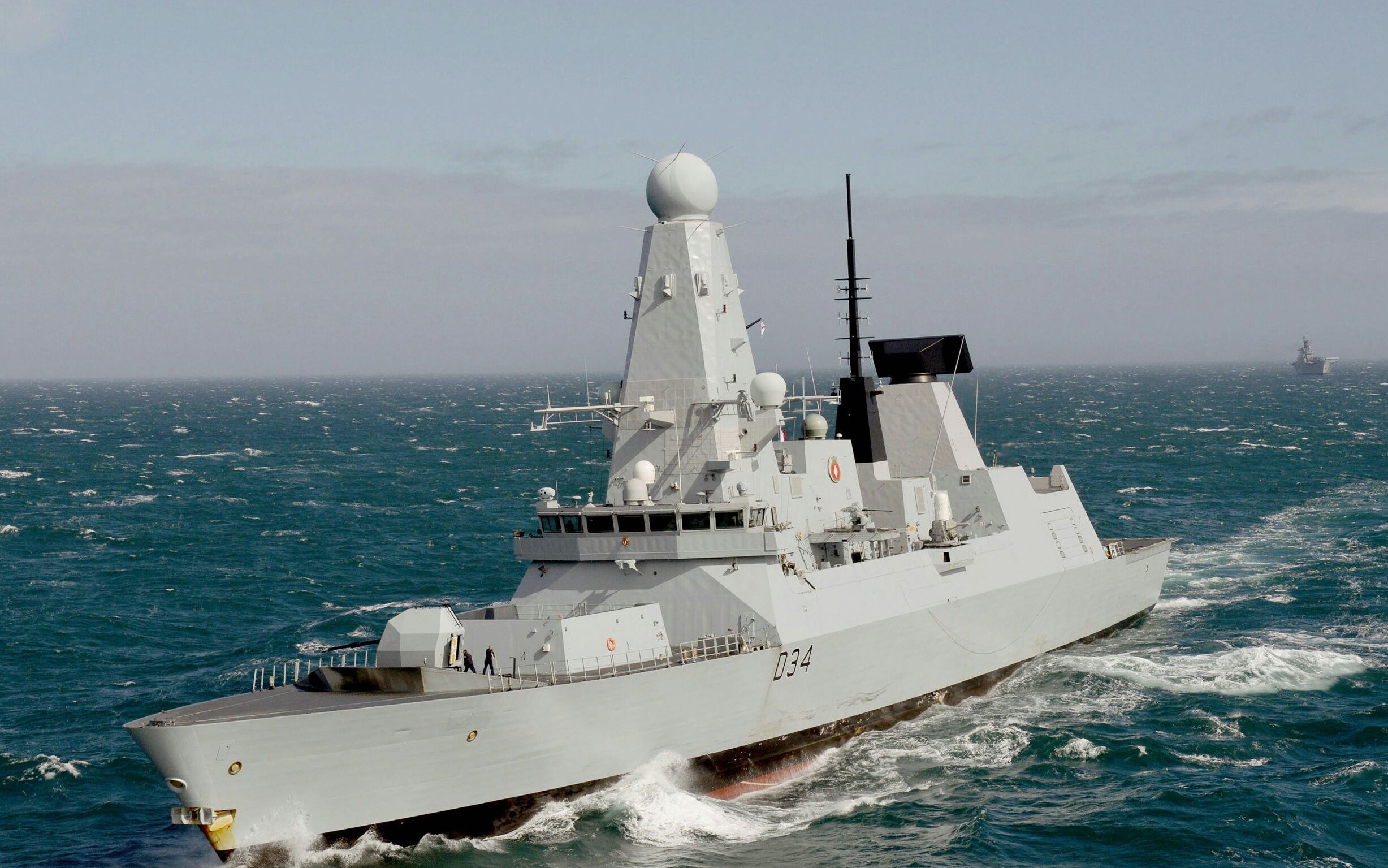 2016年6月14日,45级 d-34钻石号驱逐舰离开德文波特海军基地