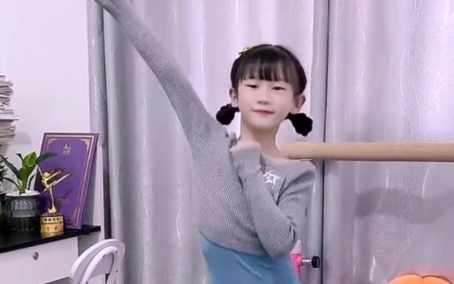 萱宝宝:小学生版科目三舞蹈,你觉得如何?