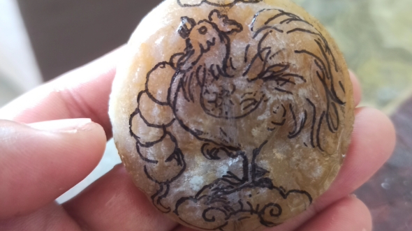 珊瑚玉雕刻雄鸡