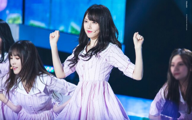 郑艺琳170924侧耳倾听舞台两次彩排对比对于粉丝这大概是最虐心的场面