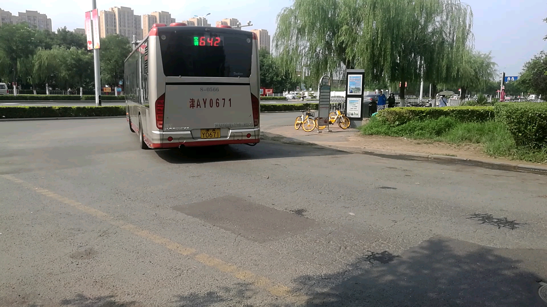 从907路转给642路的lck6105phevc风采出龙洲道公交站_哔哩哔哩_bili