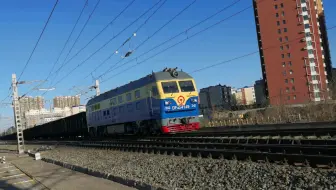 【铁路】内燃机车DF4D-4149通过河道桥