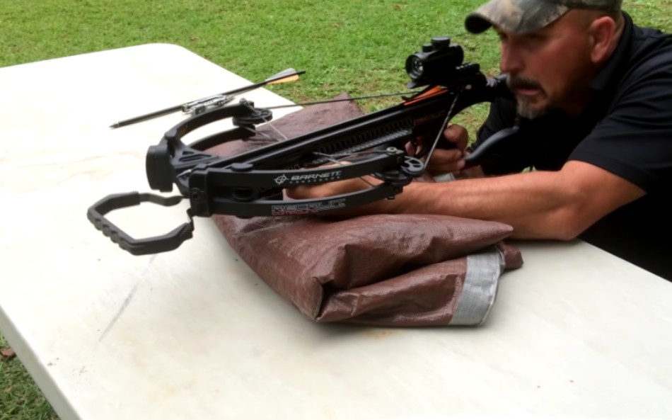 barnett 老外用巴力复合弩射靶!