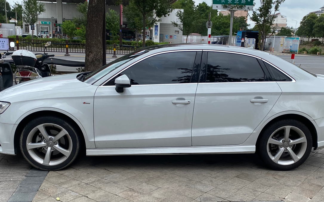 随手拍停路边的车