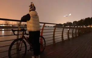 Скачать видео: 只要我骑的够快，病毒追不上我