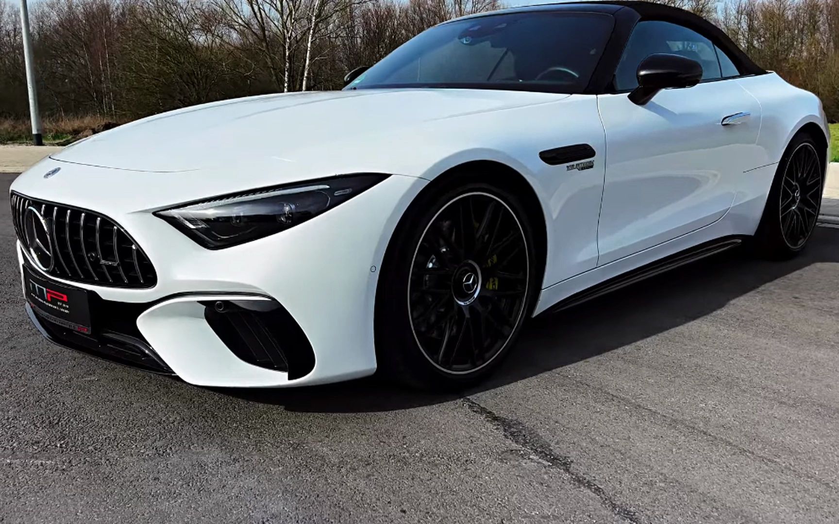 奔驰sl63也换代了,但没有了曾经吸引路人的霸气外观了,看起来十分小气