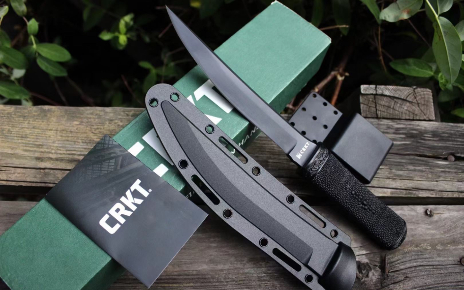 陈朝波设计,创意来自日本传统短刃,通过毕生钻研武士道后创作的精品