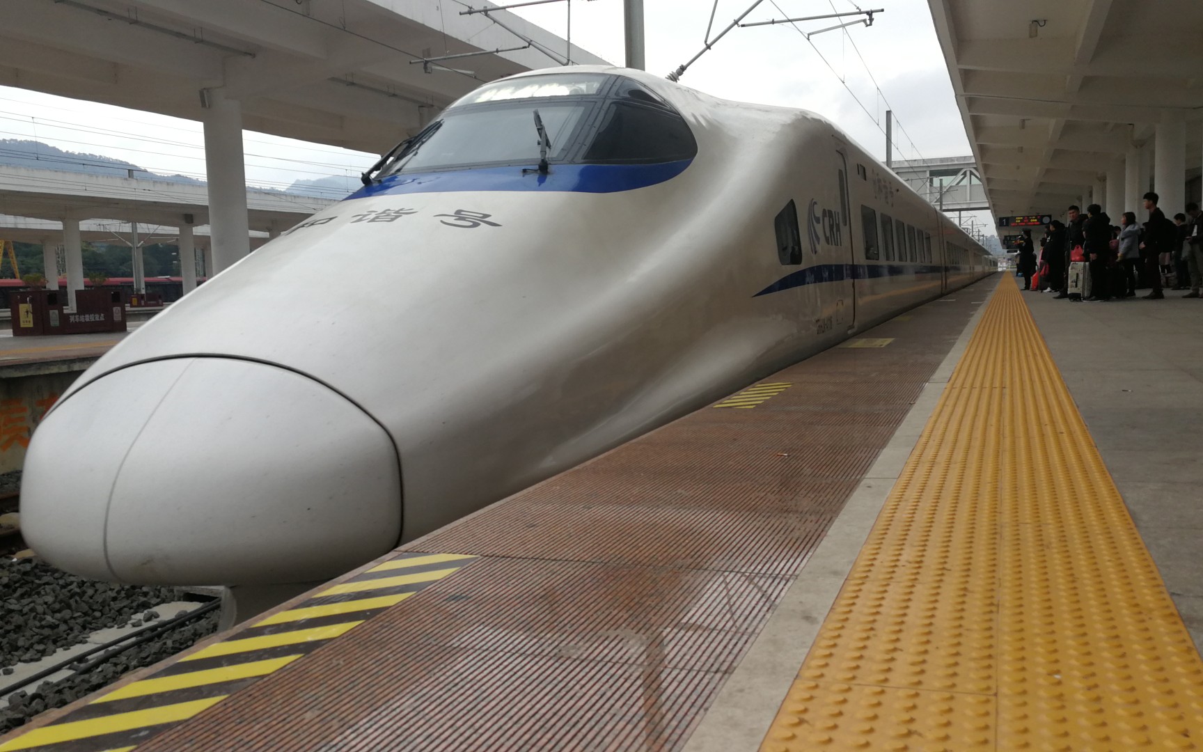 crh2a-4116进百色站