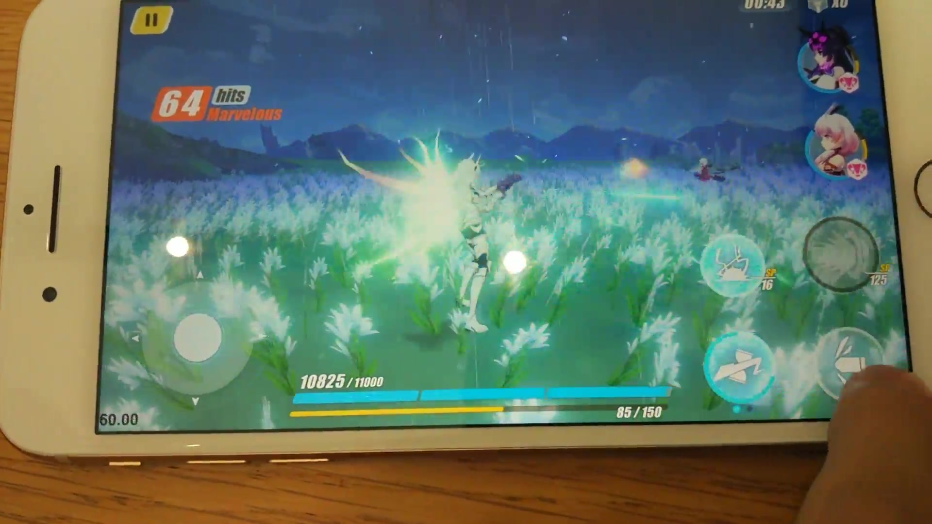 在苹果店里用iphon8试玩内置版崩坏3,同时展示一下这一代iphone8和ipad pro!