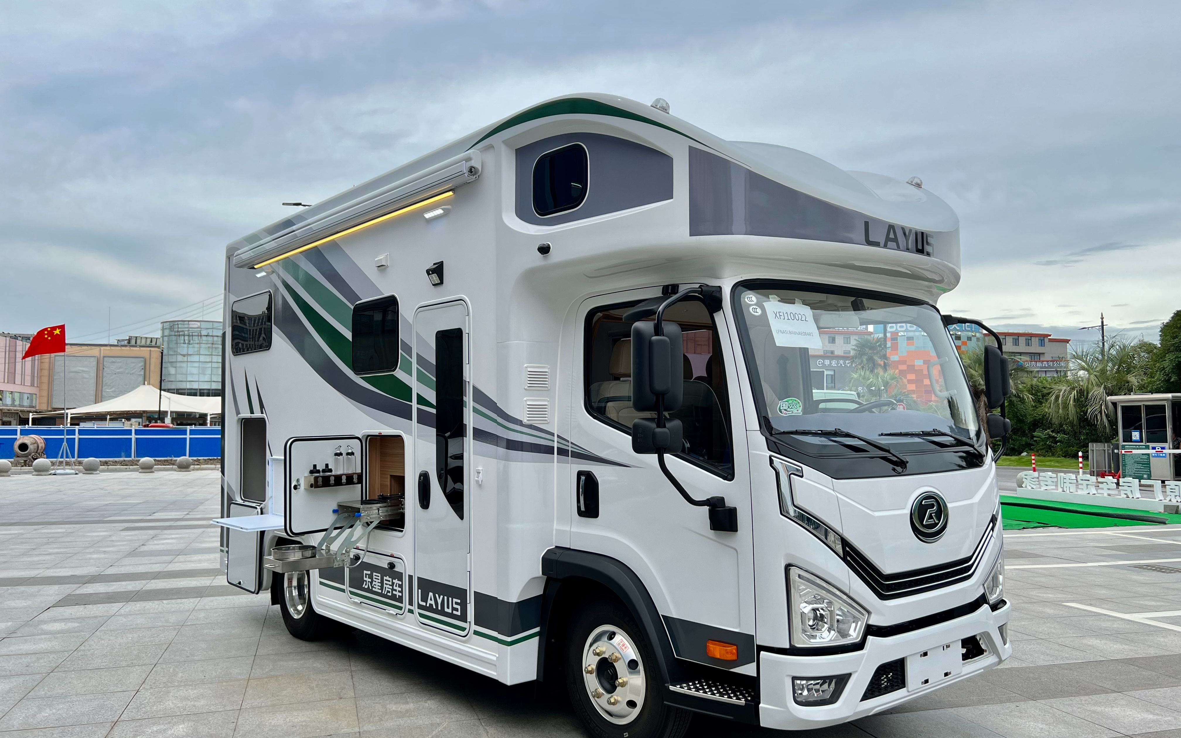 乐星新能源房车:全新新能源c型旅居车