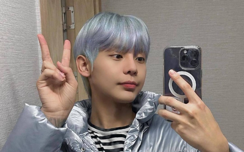 这个发色也只有他能驾驭,越来越像爱豆#俊俊情侣bosungjun#朴甫晟