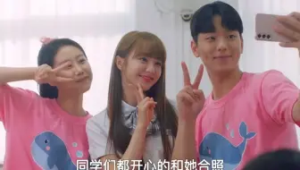 当红偶像被指耍大牌，深陷争议想要逃离的她却又意外闯入漫画世界