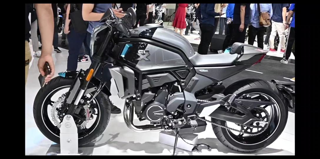 春风 clx700-sport两种配色