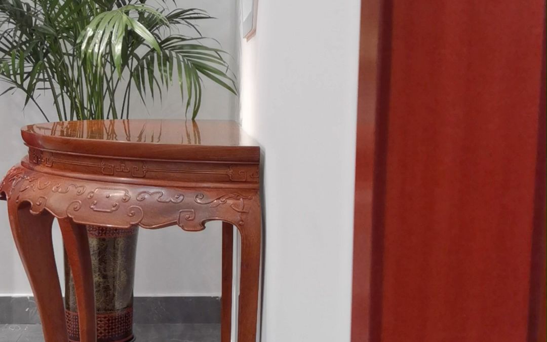 邵氏世嘉大果紫檀托泥月牙桌