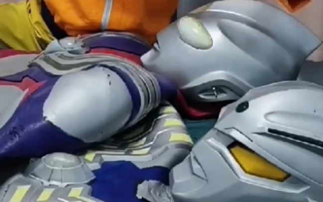 迪迦和赛罗都被打败了