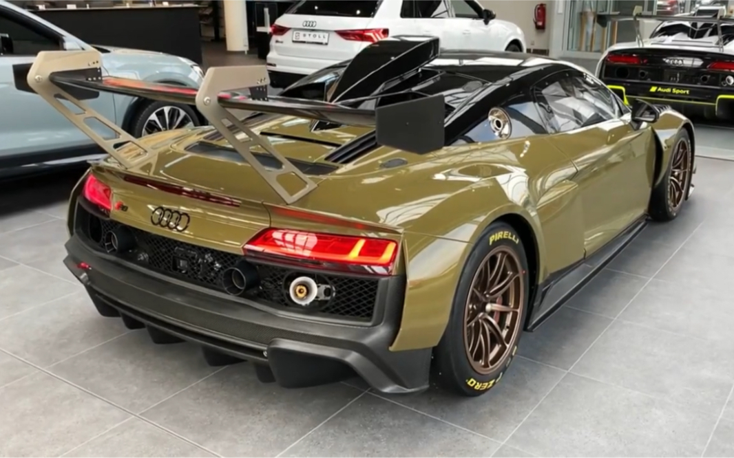 地标最强赛车奥迪r8 lms gt2赛车,新生代动力"猛兽",狂野之姿,尽显天