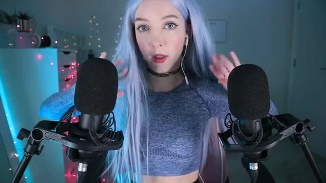 触发耳边轻声亲吻入睡·这谁受的了【助眠耳音声控轻语】点击下方视频