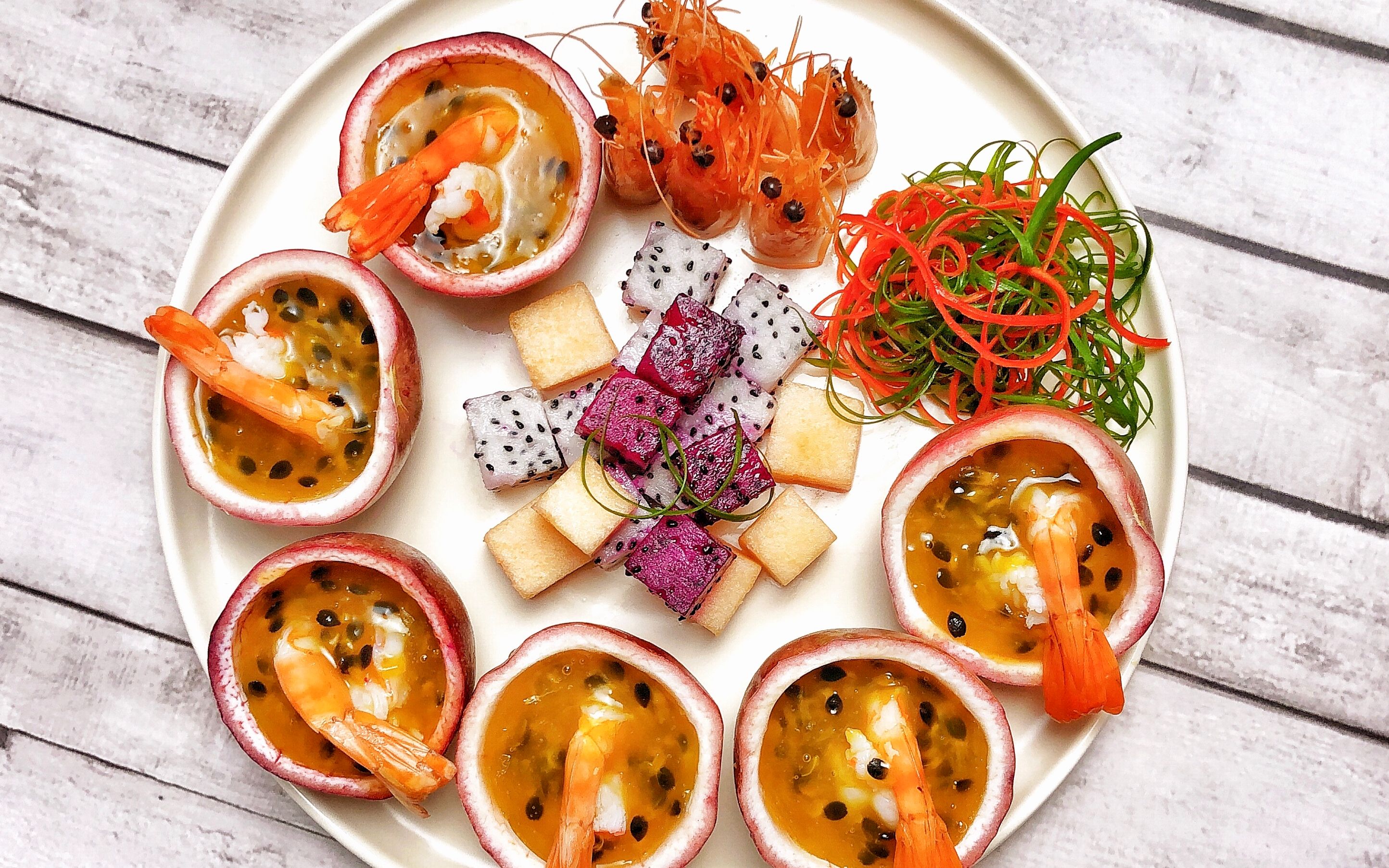 大厨分享泰式餐厅的网红菜,精美的摆盘,清甜虾肉,酸甜开胃的酱汁.