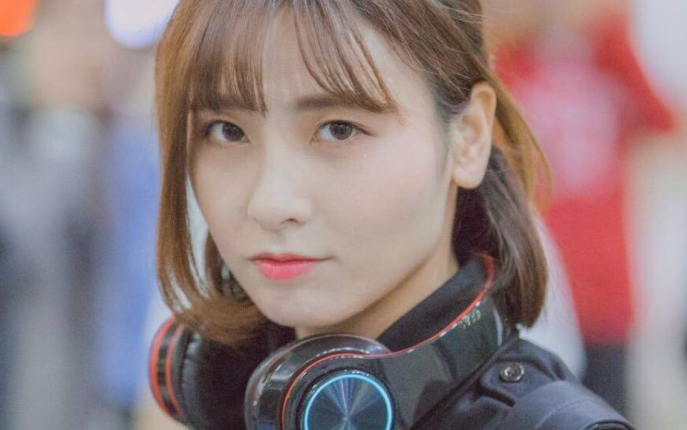 冯嘉希 洪静雯 唐莉佳 谢艾琳 左婧媛 左嘉欣】171224口袋直播日报