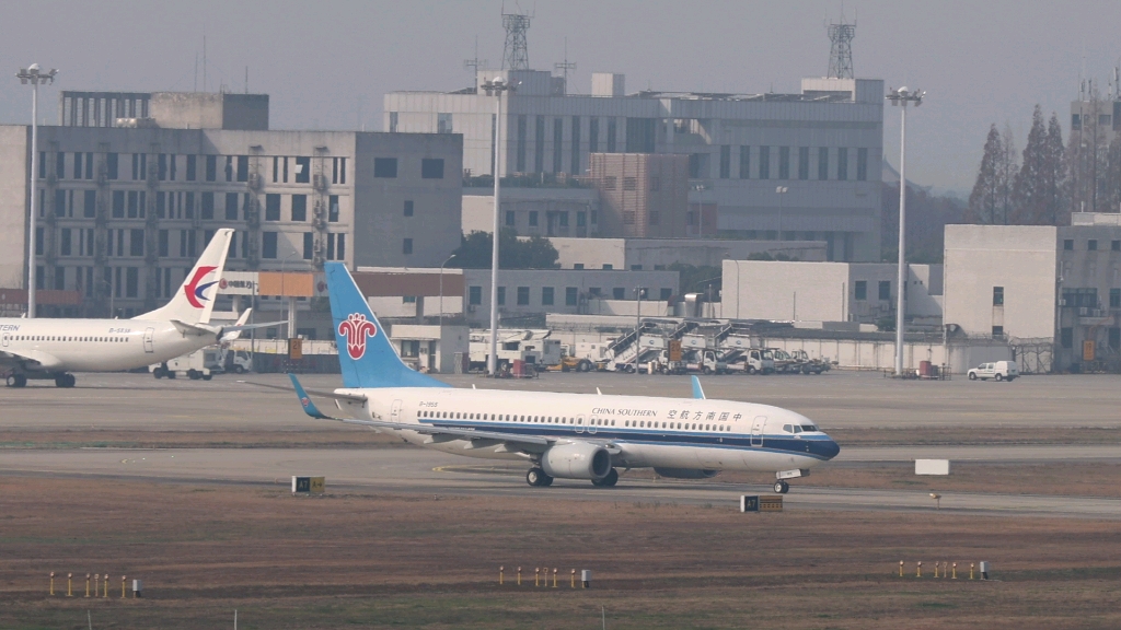 南航波音737滑行