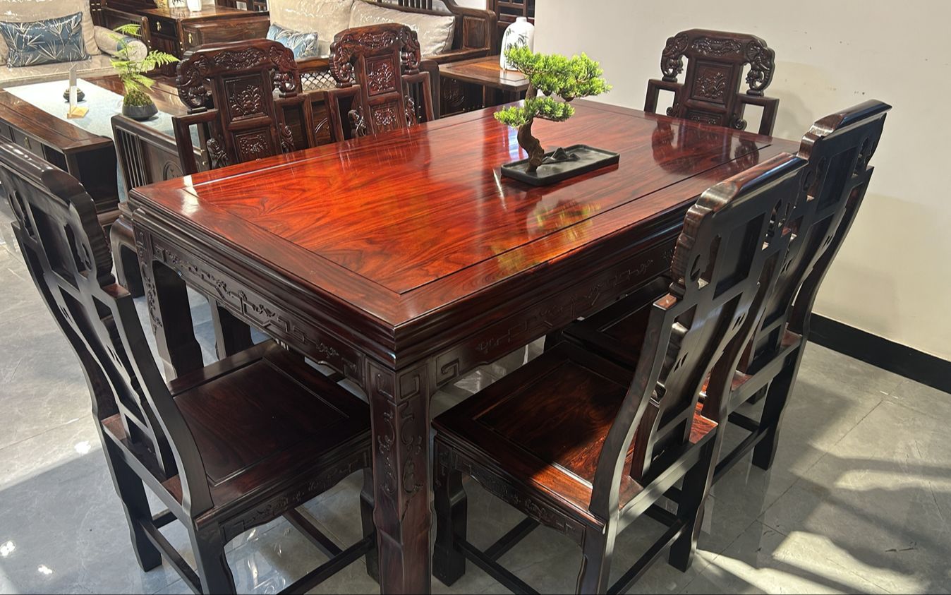 臻匠红木家具鉴赏:印尼黑酸枝148米餐桌配象头椅