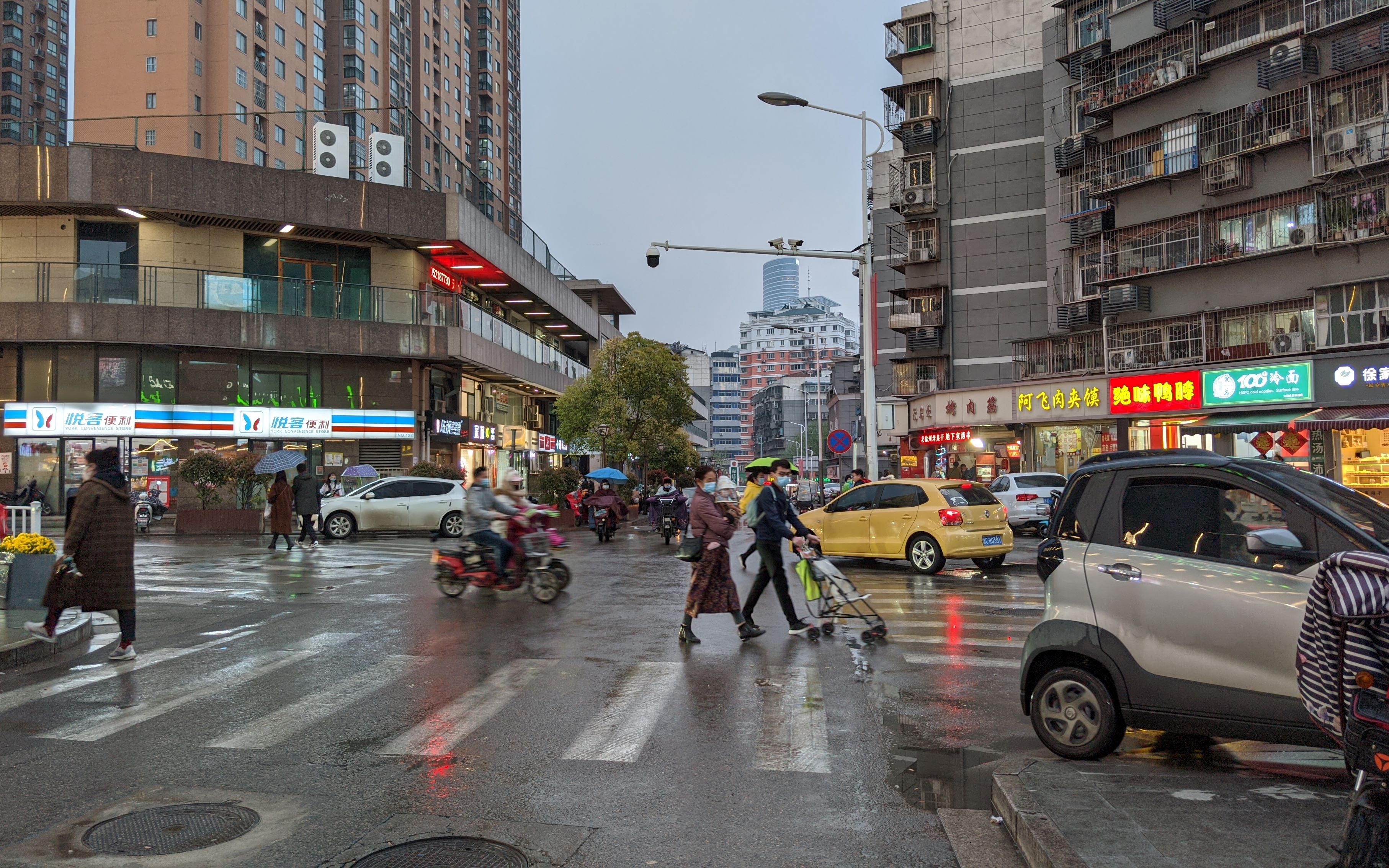 雨后,徐州和信广场采风