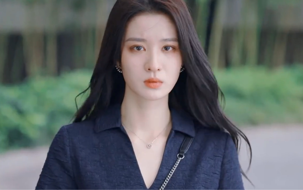 孟父真的太爱许沁啦,当看到孟父站在破碎的全家福旁的画面真的太心疼