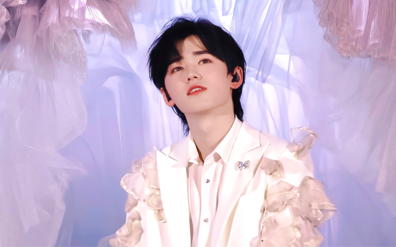 下面有请新郎宋亚轩为大家带来一首《从今以后》