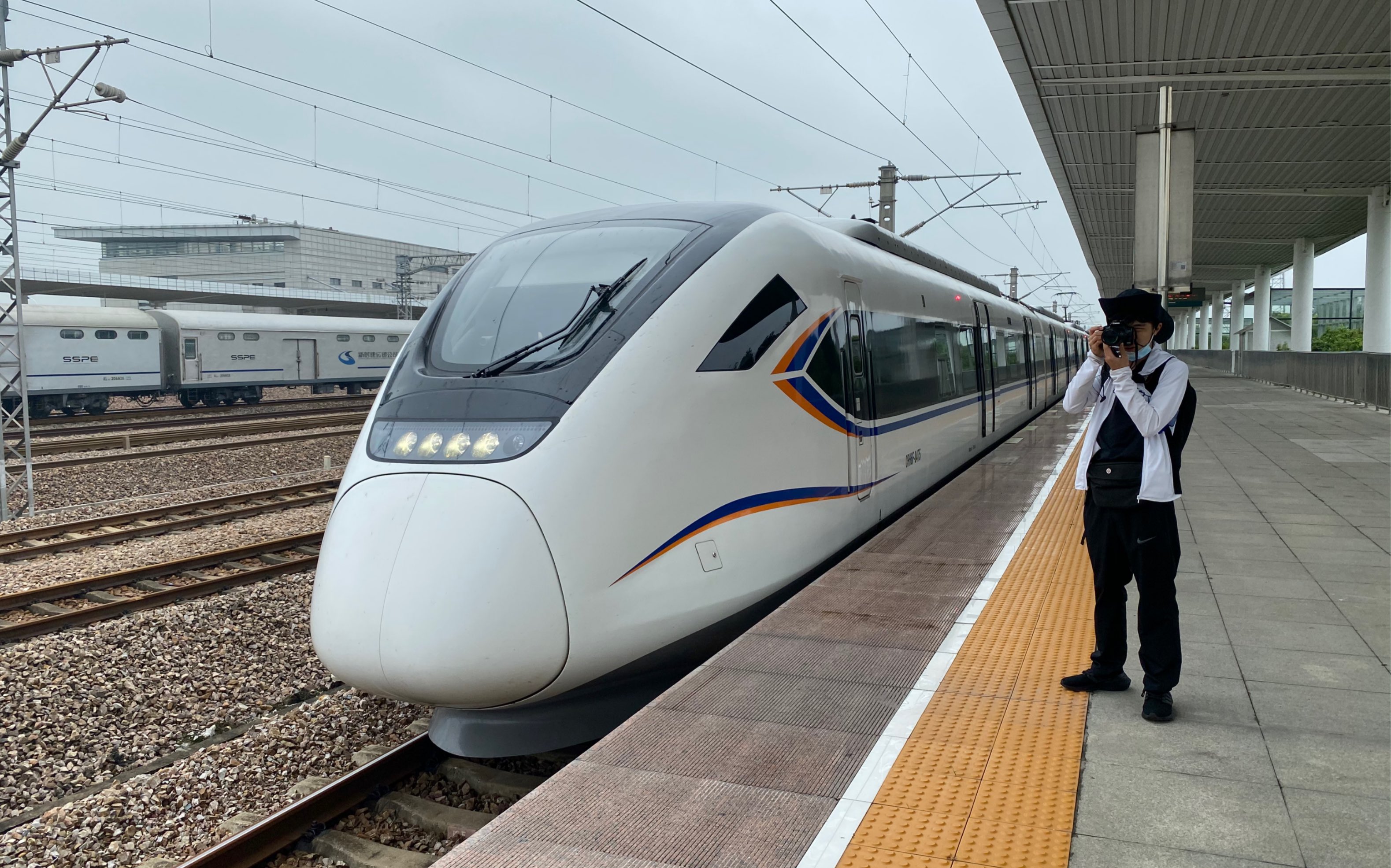 【中国铁路】金山铁路crh6f型列车春申站出站