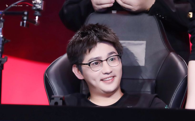 【xq丶at 2018-02-10 阿泰直播 晚上大哥出去吃饭了,说的是明天见