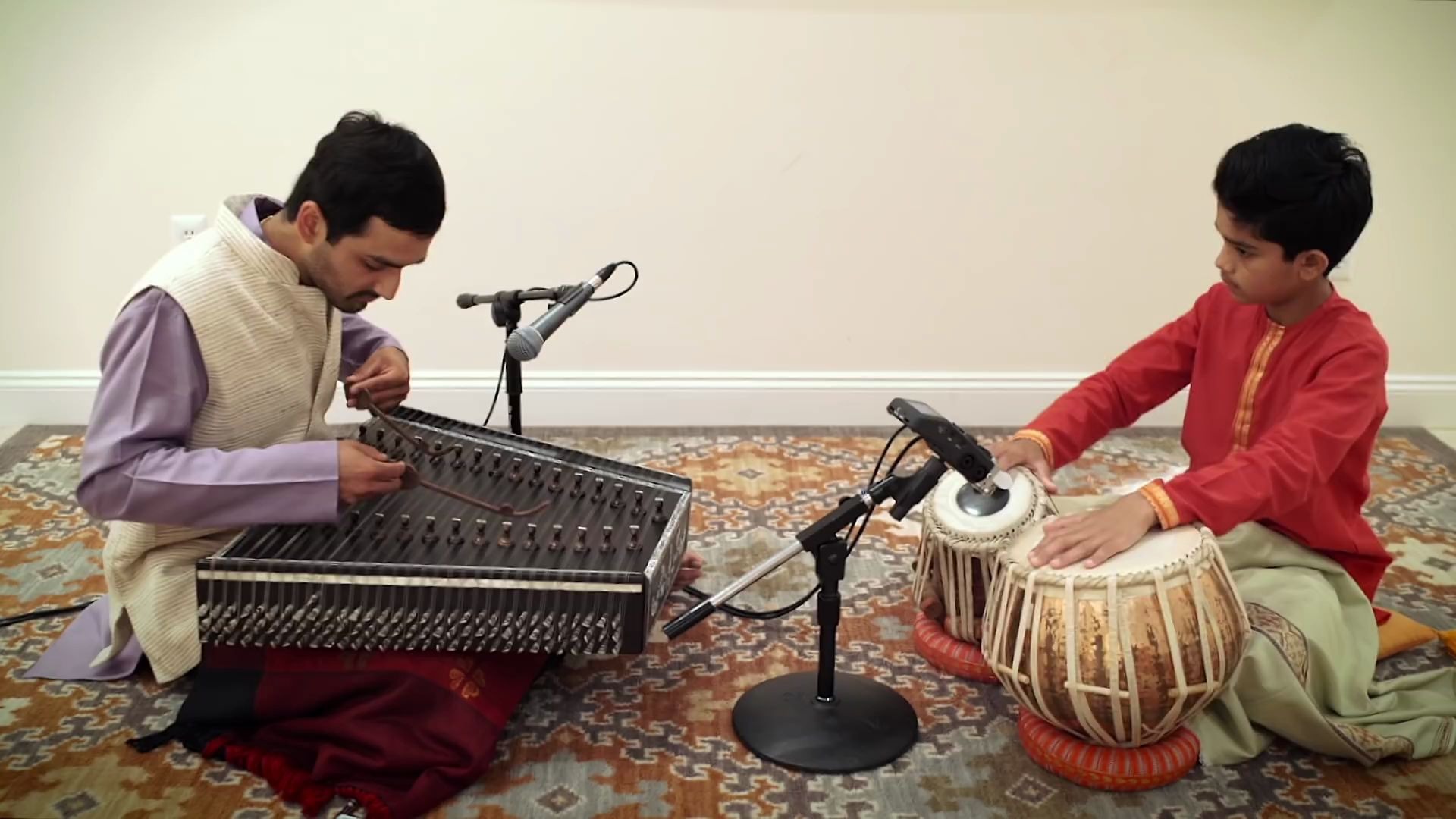 日本人收了一个印度扬琴徒弟,附加一个塔不拉鼓神童