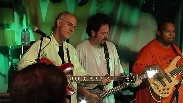 [图]Larry Carlton & Steve Lukather Band - The Paris concert (2001)